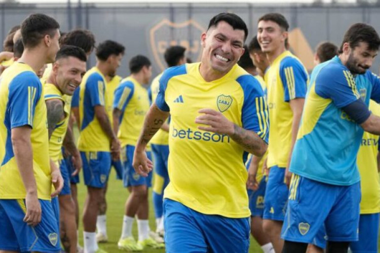 Jogador treinou entre os titulares pensando em confronto da Copa Argentina