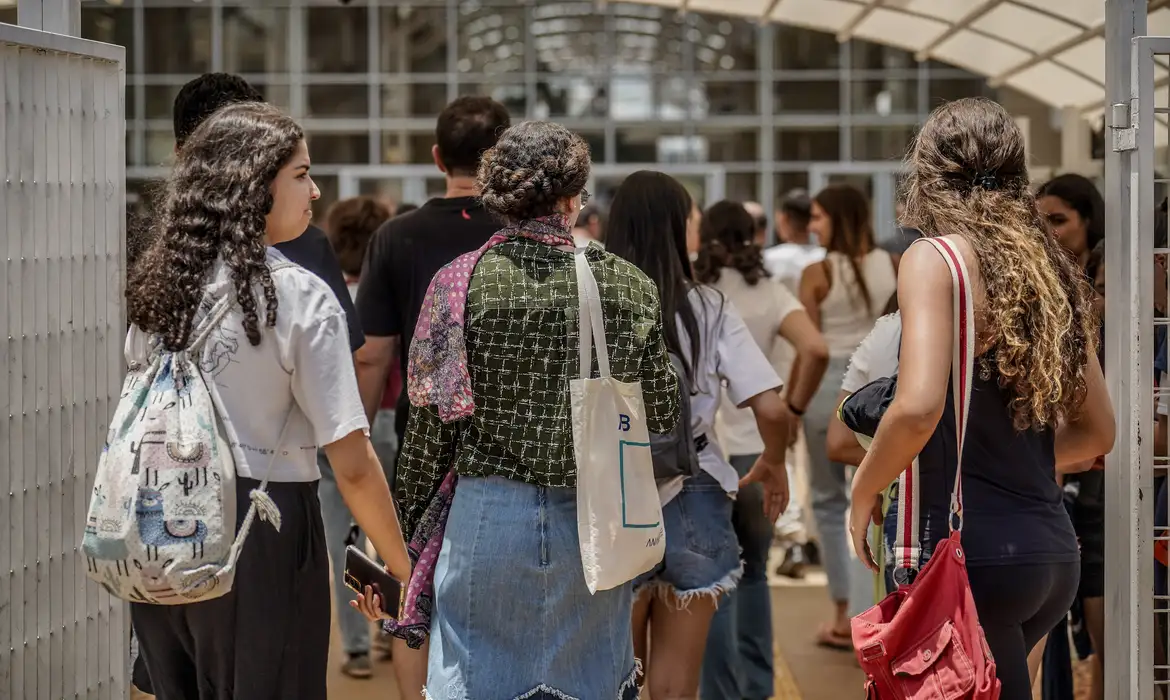 Quem se inscreveu no Enem 2024 tem até quarta-feira para pagar taxa