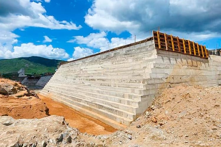 Obras na Barragem Lago da Fronteira, em Cratéus 