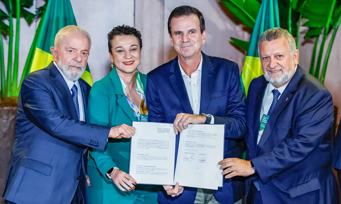 Rio assina contratos com a União para obras do BRT e de infraestrurura