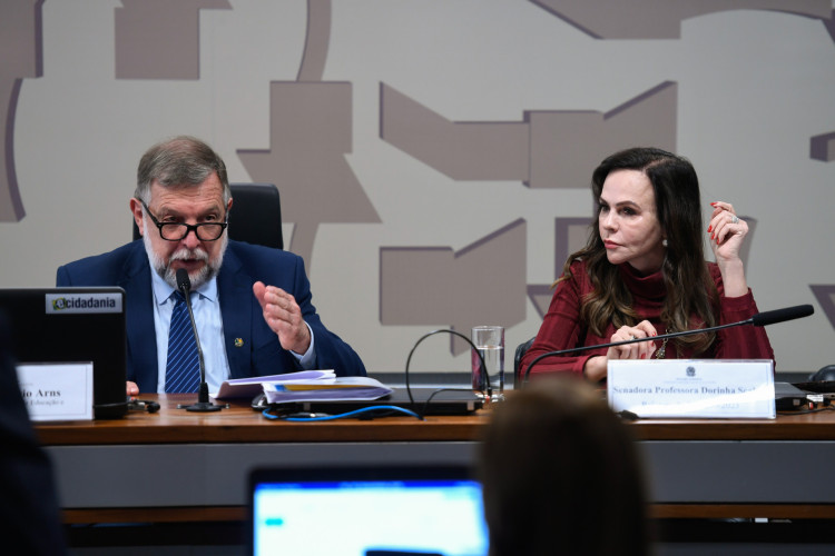 Presidente da CE, senador Flávio Arns (PSB-PR); vice-presidente da CE, senadora Professora Dorinha Seabra (União-TO). 

Foto: Edilson Rodrigues/Agência Senado