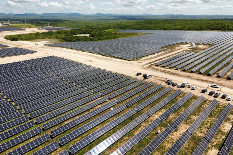 Empreendimento solar inaugurado em Jaguaretama contou com investimento superior a R$ 1 bilhão
