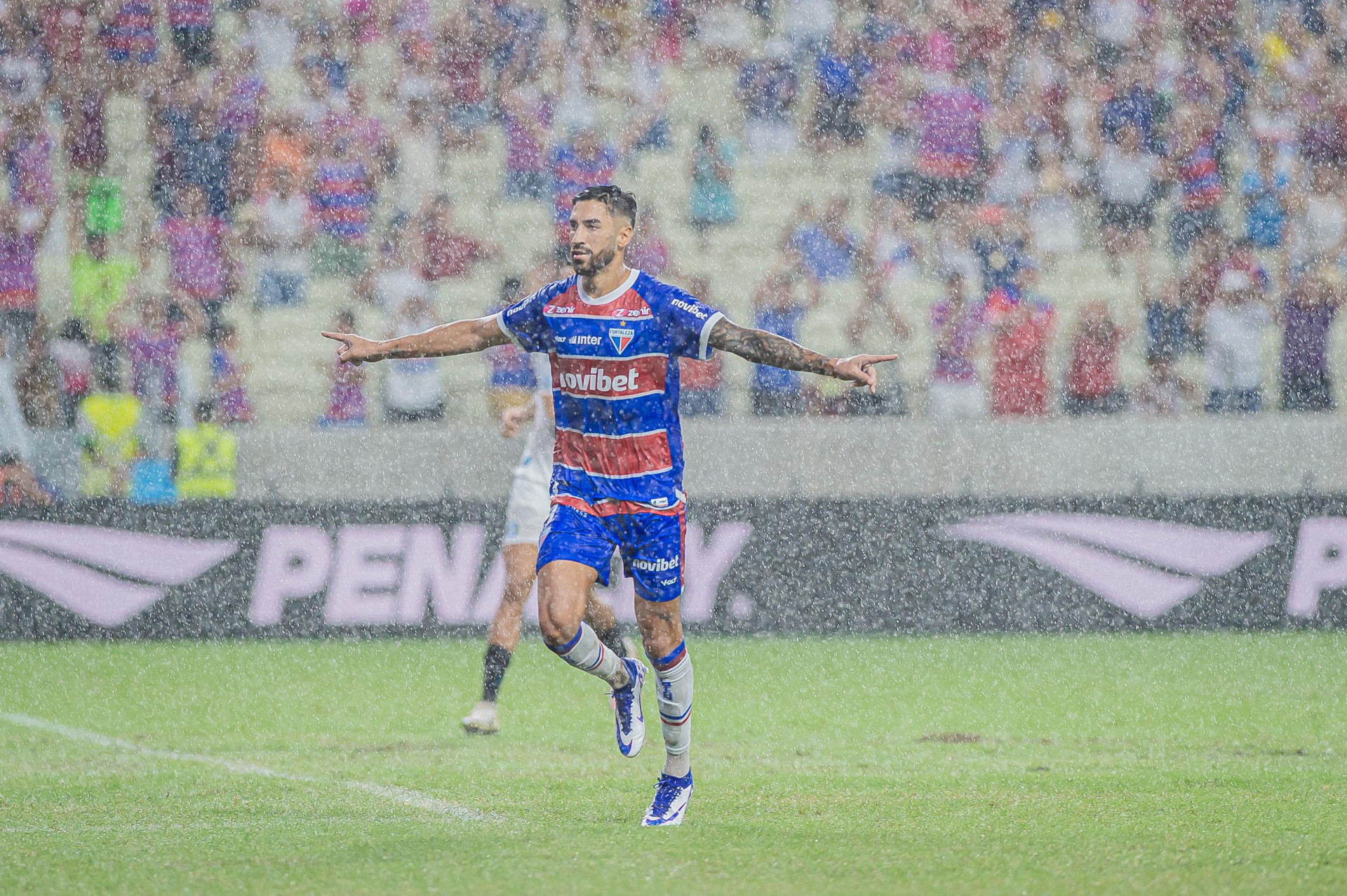 Lucero marcou o gol da vitória do Fortaleza no duelo tricolor (Foto: Davi Rocha/Especial para O POVO)