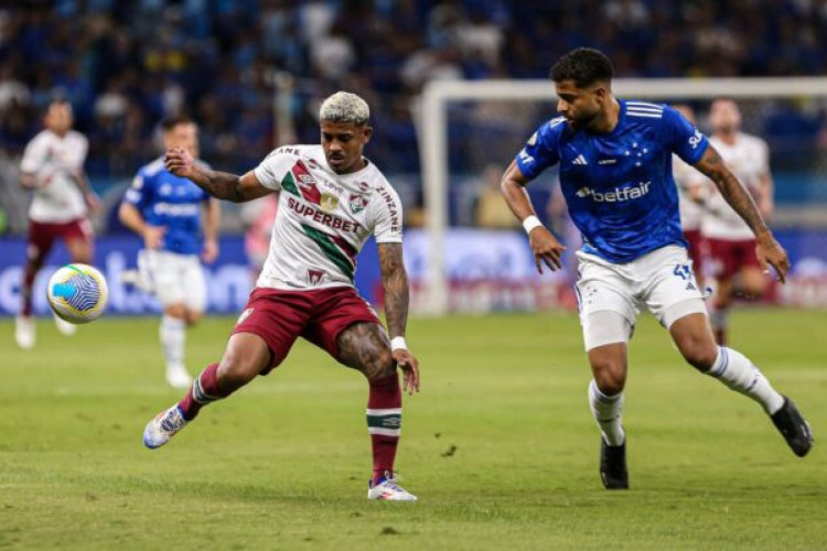 Tricolor contesta decisões do árbitro de campo e do VAR em dois lances em que a bola toca na mão de defensores na área