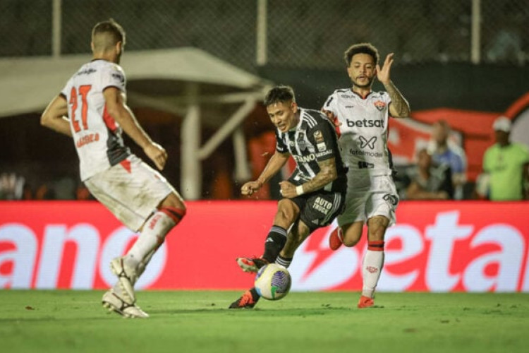 Leão se impõe diante do Galo e conquista triunfo por 4 a 2 no Barradão, na partida de encerramento da 10ª rodada da Série A
