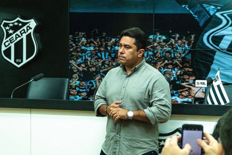 João Paulo Silva, presidente do Ceará, em conversa com jornalistas na sala de imprensa do estádio Carlos de Alencar Pinto, em Porangabuçu