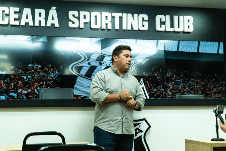 João Paulo Silva, presidente do Ceará, em conversa com jornalistas na sala de imprensa do estádio Carlos de Alencar Pinto, em Porangabuçu