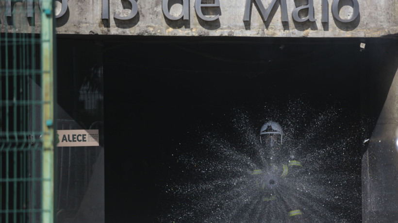 Bombeiros agiram para debelar chamas no plenário da Assembleia Legislativa do Estado do Ceará, em 20/06/2024 