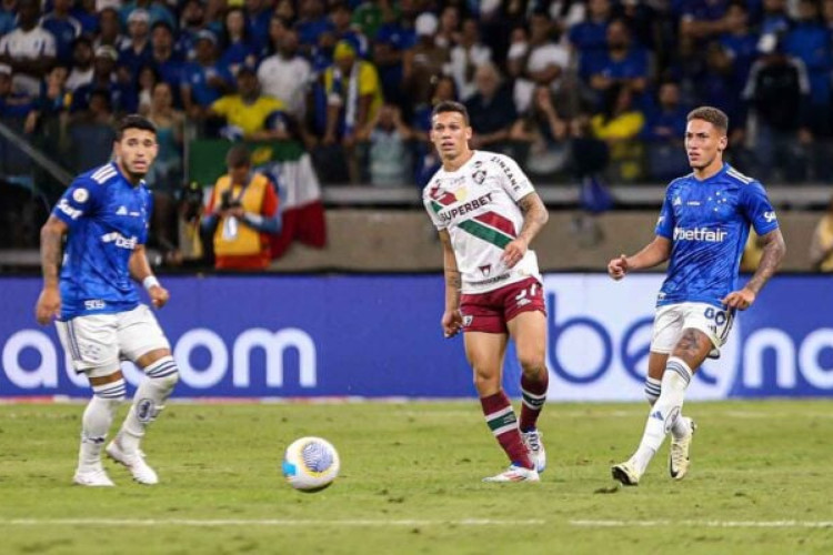 Lateral-direito lesionou o joelho esquerdo pelo LA Galaxy em setembro e não entrava em campo pelo Tricolor desde fevereiro de 2023