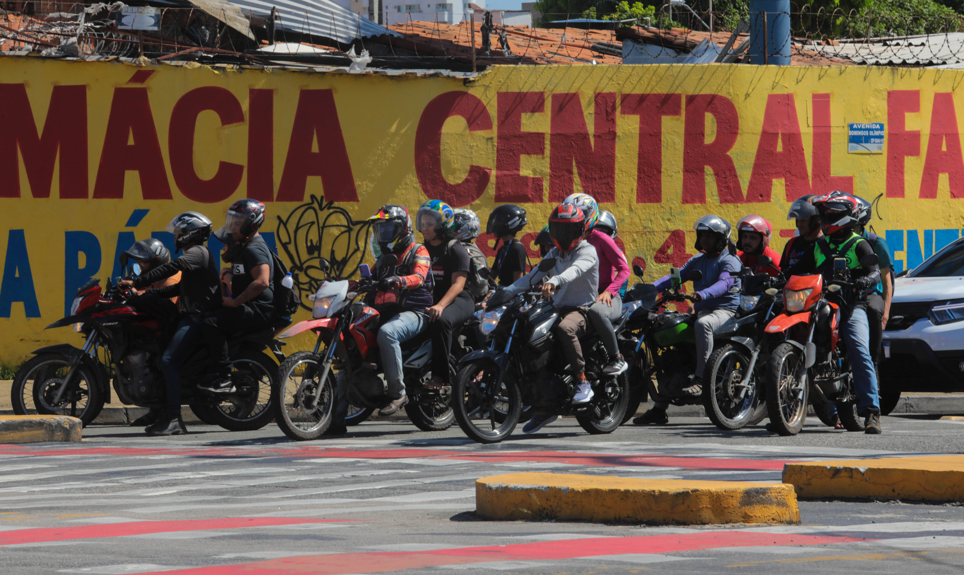 FORTALEZA-CE, BRASIL, 21-06-2024: Motoqueiros, motos, garupeiros e trânsito. (foto: Beatriz Boblitz/O Povo)
 (Foto: BEATRIZ BOBLITZ)