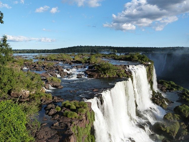 Cachoeiras são um espetáculo natural que enchem os olhos dos visitantes por todo o planeta. E algumas entram em qualquer lista das principais do planeta. 