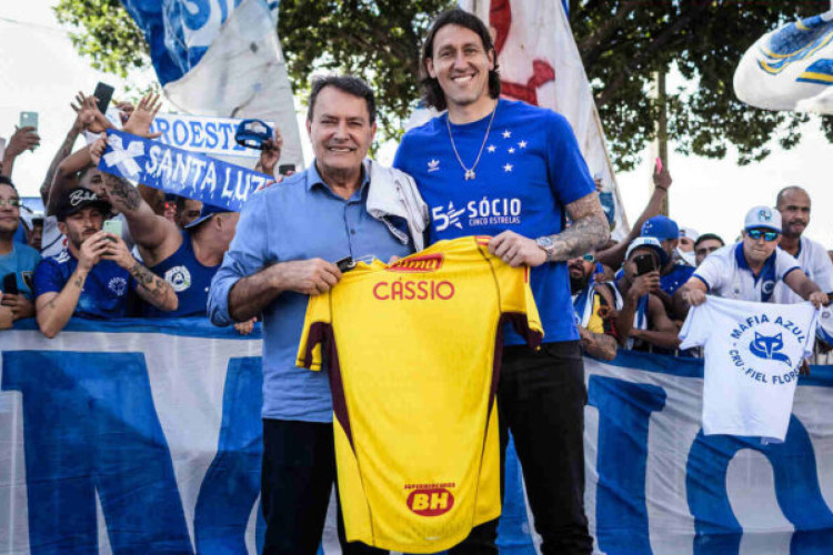 Ao assumir o comando do Cruzeiro, o empresário Pedro Lourenço prometeu reforços para garantir um time potente na reta final do Brasileirão