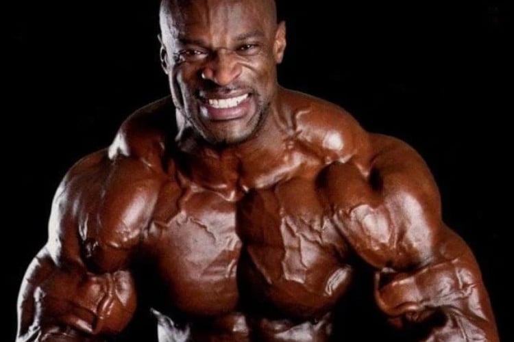 Vencedor do Mister Olympia de 1998 a 2005, Ronnie Coleman hoje soma mais de 15 milhões de seguidores nas redes sociais