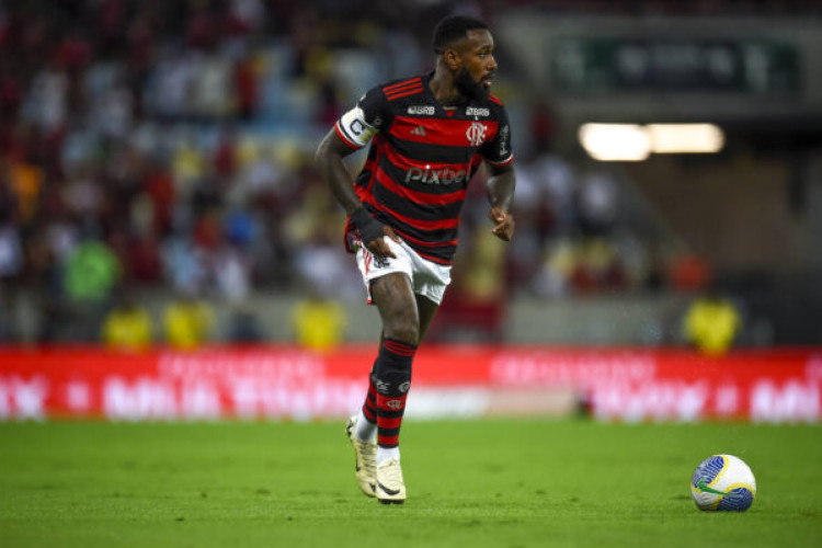 No vestiário, meio-campista e capitão pede para os jogadores rubro-negros esquecerem mau momento do Fluminense