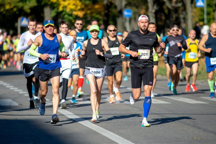 A prática regular de corrida é benéfica para a saúde (Imagem: Olexandr Panchenko | Shutterstock)