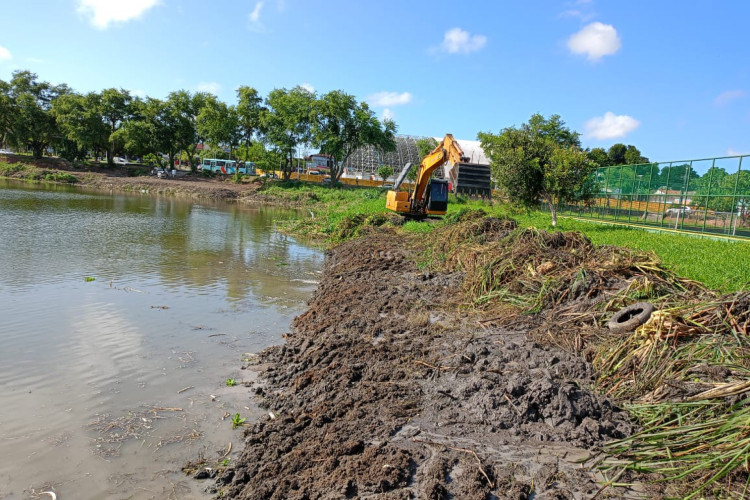 Prefeitura inicia a limpeza da Lagoa da Parangaba por meio do Movimento Fortaleza Limpa 
