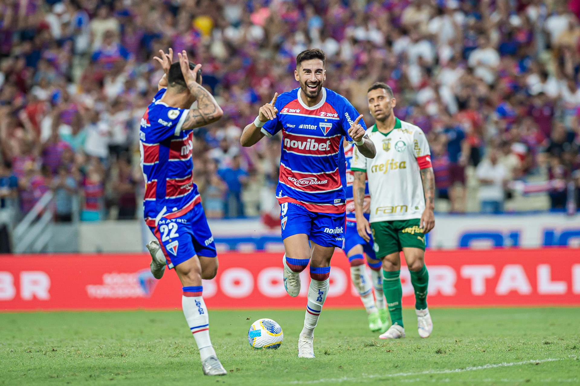 Lucero anotou dois gols no triunfo tricolor (Foto: Davi Rocha/Especial para O POVO)
