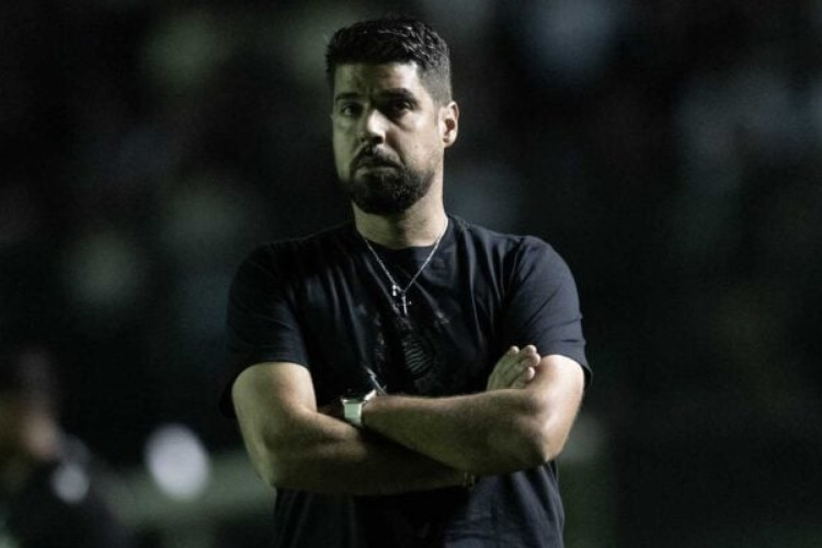 Após 12 rodadas, Corinthians de António Oliveira tem apenas uma vitória no Brasileirão, aparecendo na 12ª posição, com 9 pontos