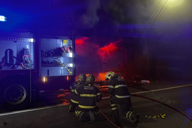 Incêndio atinge lojas no Centro de Fortaleza 