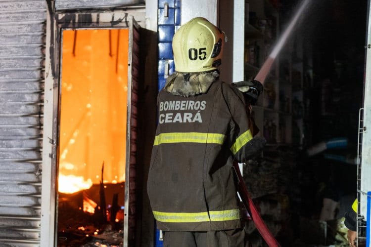 Incêndio em lojas no Centro de Fortaleza, nessa quinta-feira, 27