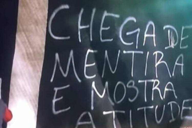Empate contra o Cuiabá em casa e permanência na zona de rebaixamento causam novo protesto da torcida do Timão
