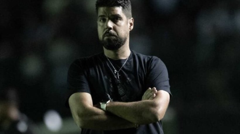 Após 12 rodadas, Corinthians de António Oliveira tem apenas uma vitória no Brasileirão, aparecendo na 12ª posição, com 9 pontos 