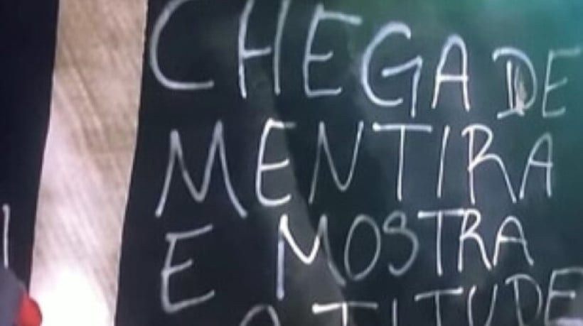 Empate contra o Cuiabá em casa e permanência na zona de rebaixamento causam novo protesto da torcida do Timão 