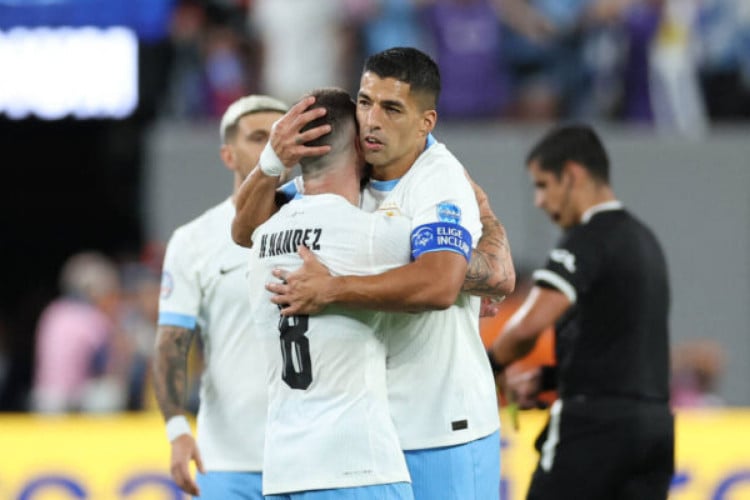 Atacante do Uruguai na Copa América, Suárez sofreu com lesões graves no joelho