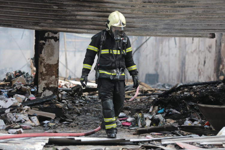 Incêndio atingiu parte do salão paroquial da Igreja do Patrocínio; missas foram canceladas
