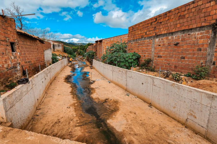  As obras no Riacho Seco começaram em maio e tem previsão de serem finalizadas em 90 dias