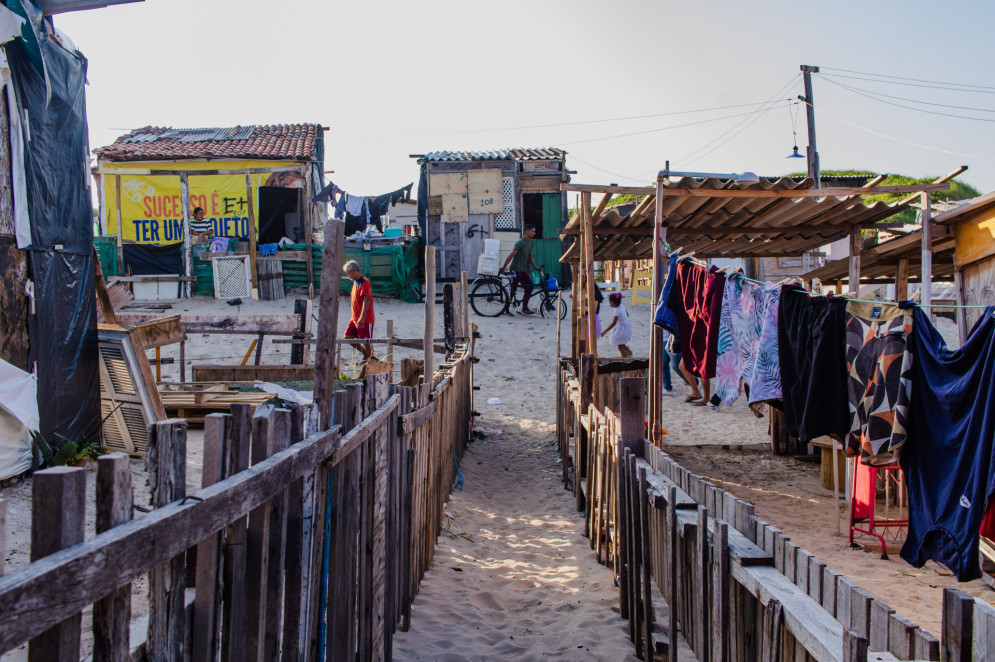 Ao todo, projeto deve afetar quatro comunidades na Praia do Futuro (Foto: FERNANDA BARROS)