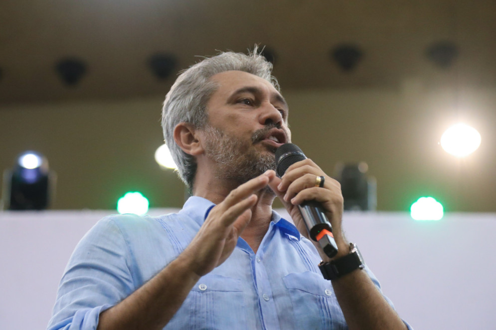 FORTALEZA-CE, BRASIL, 28-06-2024: Elmano de Freitas discursando no evento Prêmio Escola Nota Dez. (foto: Beatriz Boblitz/O Povo)(Foto: BEATRIZ BOBLITZ)