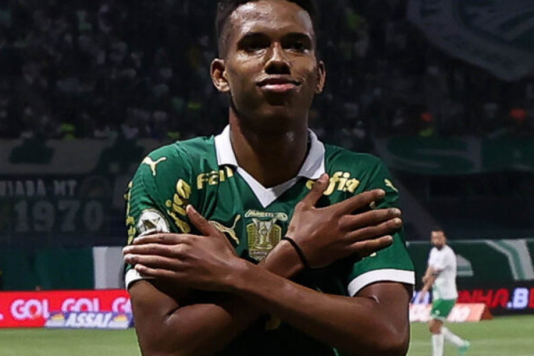 Com 25 jogos disputados no profissional, atacante alviverde pede apoio da torcida no Allianz Parque e projeta vitória diante do Corinthians