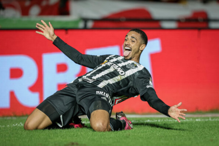 Base é o caminho mais geométrico de trabalhar projetos de sustentabilidade para o futebol. Calma, torcia do Galo