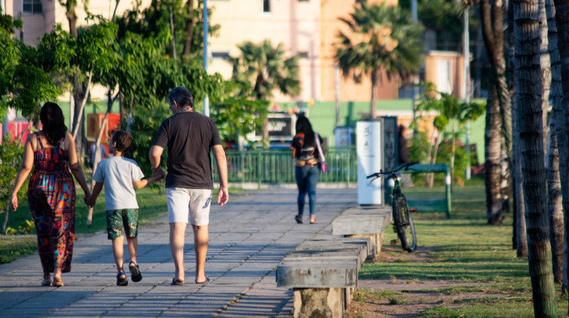 FORTALEZA, CEARÁ, BRASIL, 29-06-2024:Movimentação de pessoas e diversas atividades durante as férias de junho no parque Rachel de Queiroz. (Foto: Samuel Setubal/ O Povo)