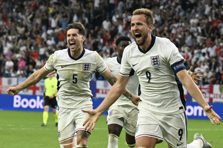 Harry Kane comemora gol no jogo Inglaterra x Eslováquia pela Eurocopa 2024