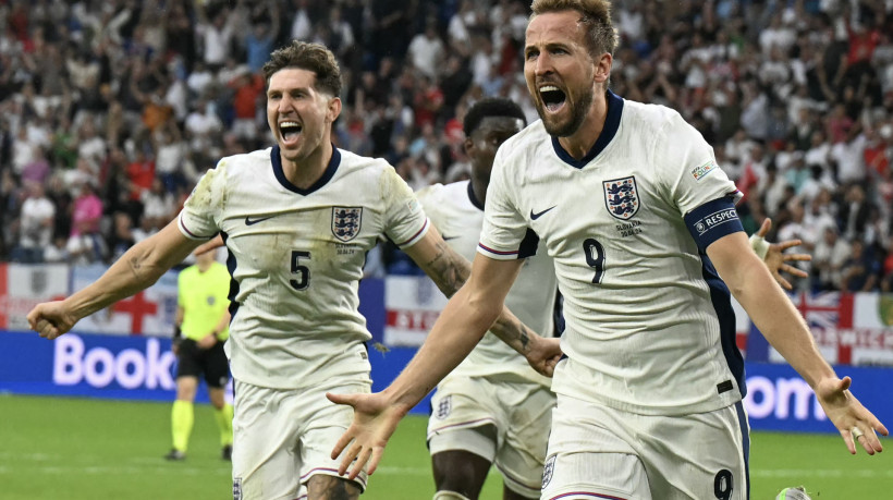 Harry Kane comemora gol no jogo Inglaterra x Eslováquia pela Eurocopa 2024