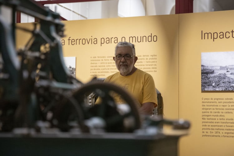  Artista Descartes Gadelha visita o Museu Ferroviario