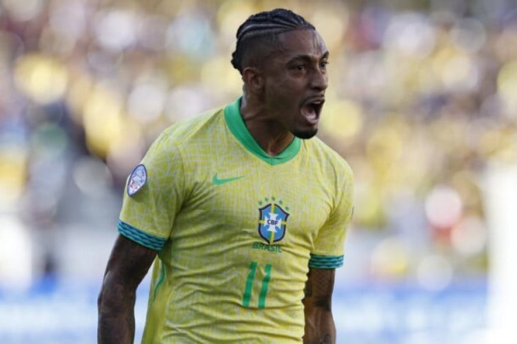 Atacante Raphinha foi o responsável por quebrar uma marca incômoda na história da Seleção Brasileira com bola parada