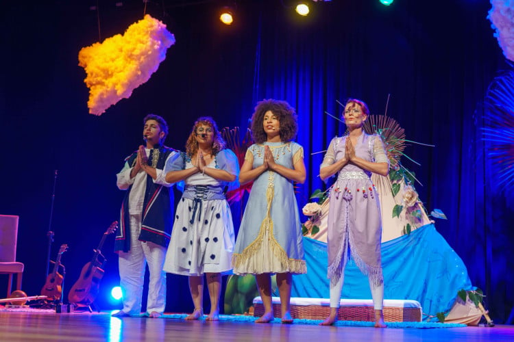 Com apresentações nos dois primeiros fins de semana de julho, o grupo CantoAr leva yoga para crianças em espetáculos musicais