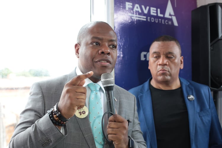 FORTALEZA-CE, BRASIL, 03-07-2024: Ministro dos Direitos Humanos e Cidadania, Sílvio Almeida, em visita a sede da Central Única das Favelas, no Barroso