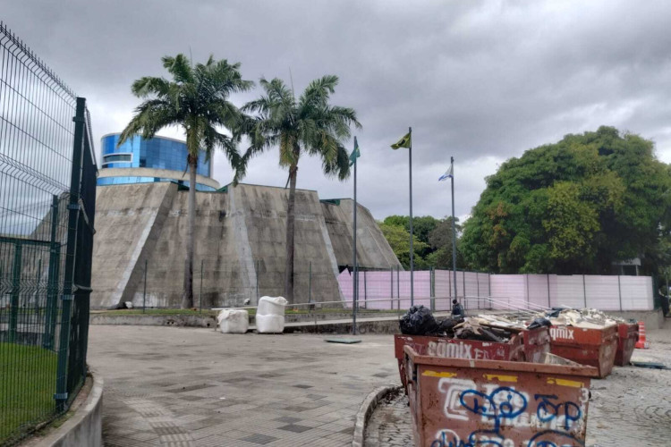 Assembleia Legislativa do Ceará (Alece) inicia reforma no Plenário 13 de Maio após incêndio
