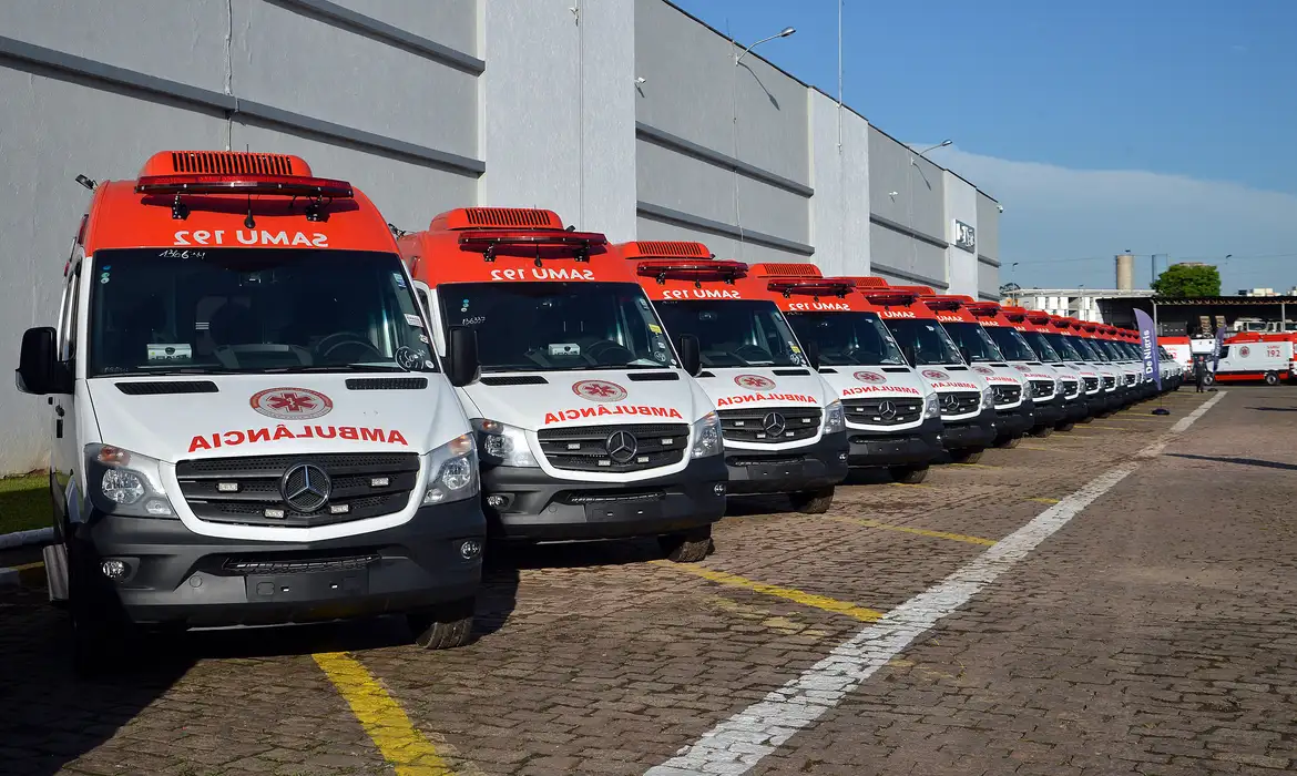 Lula entrega 280 novas ambulâncias para a frota do Samu