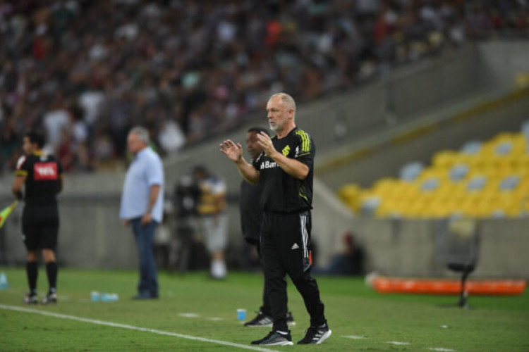 Treinador fará primeiro jogo logo contra time de trabalho recente, em que estreou exatamente contra o Fluminense e no mesmo estádio