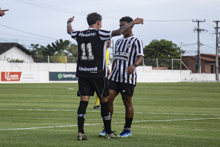 Bortolucci comemora gol marcado pelo Ceará no Brasileirão Sub-17