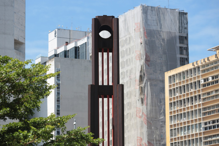 ￼COLUNA DA Hora da Praça do Ferreira está sem o relógio 