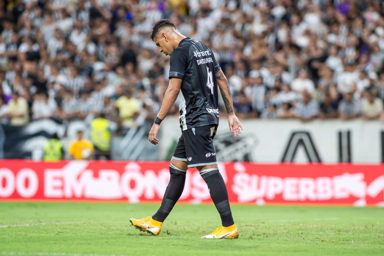 Zagueiro David Ricardo no jogo Ceará x Santos, no Castelão, pelo Campeonato Brasileiro Série B 2024