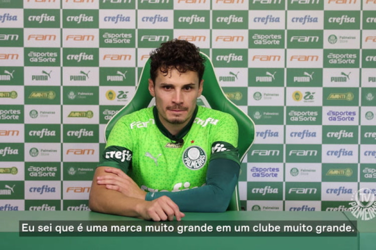 Raphael Veiga celebra marca pelo Palmeiras: 'Espero fazer mais 300, 500, 600 jogos'