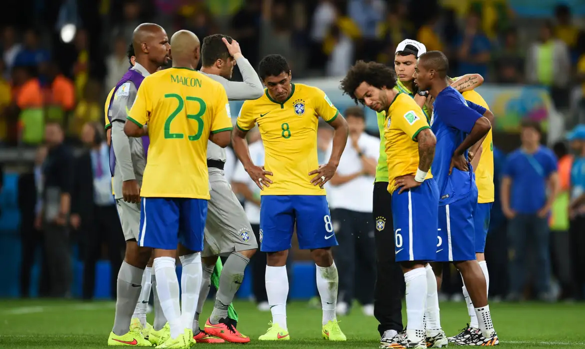 O Brasil sofreu quatro gols em um intervalo de seis minutos e foi para o intervalo perdendo por 5 a 0