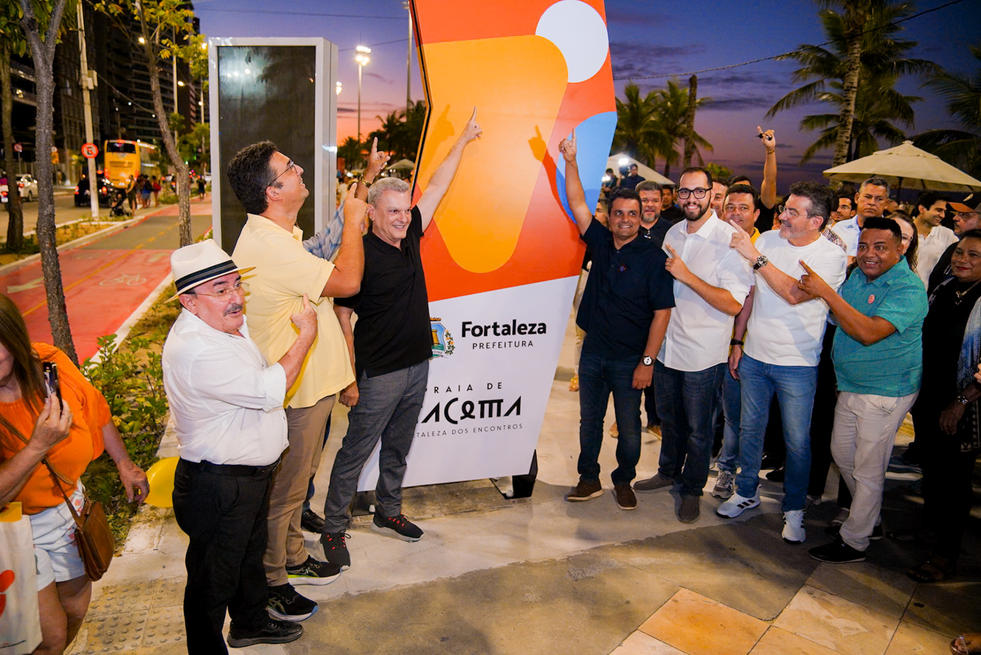 ￼JOSÉ Sarto entrega 1ª etapa da requalificação da Praia de Iracema (Foto: Divulgação Prefeitura de Fortaleza)